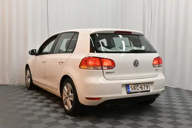 Valkoinen Viistoperä, Volkswagen Golf – SKC-679