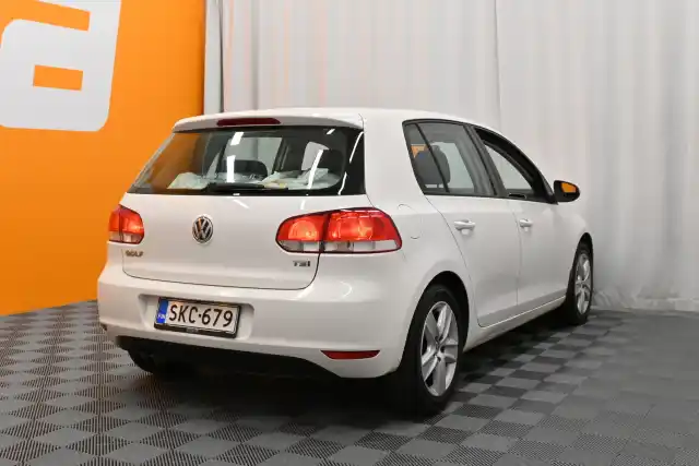 Valkoinen Viistoperä, Volkswagen Golf – SKC-679