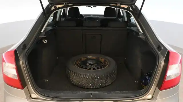 Ruskea (beige) Viistoperä, Skoda Octavia – SKH-119