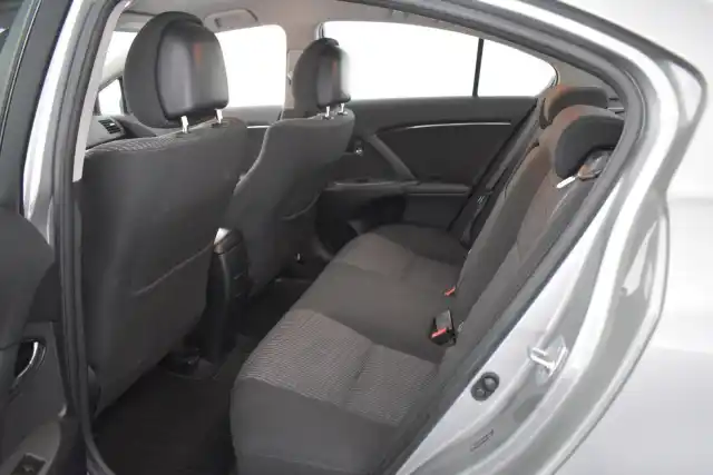 Harmaa Sedan, Toyota Avensis – SKJ-248