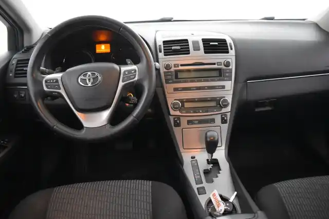 Harmaa Sedan, Toyota Avensis – SKJ-248
