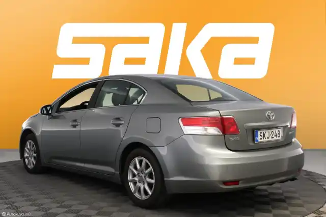 Harmaa Sedan, Toyota Avensis – SKJ-248
