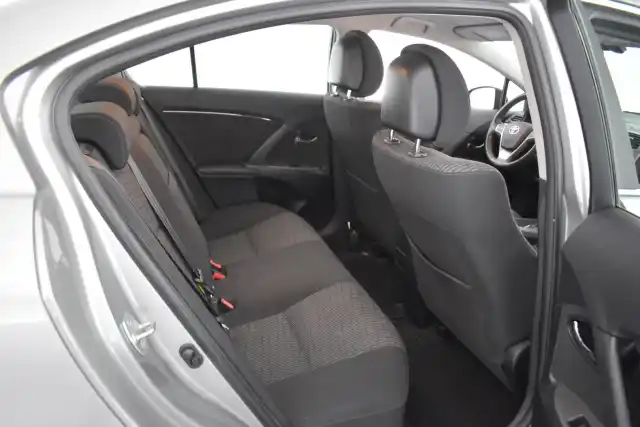 Harmaa Sedan, Toyota Avensis – SKJ-248