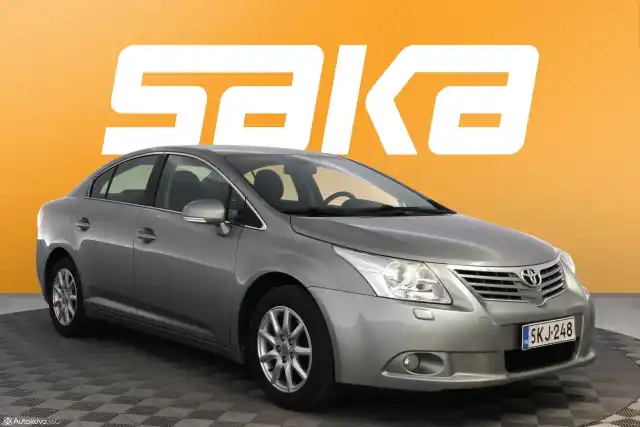 Harmaa Sedan, Toyota Avensis – SKJ-248
