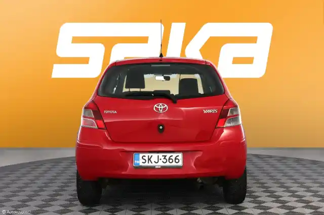 Punainen Viistoperä, Toyota Yaris – SKJ-366