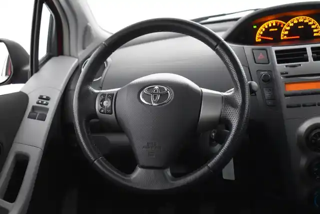 Punainen Viistoperä, Toyota Yaris – SKJ-366