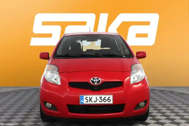 Punainen Viistoperä, Toyota Yaris – SKJ-366