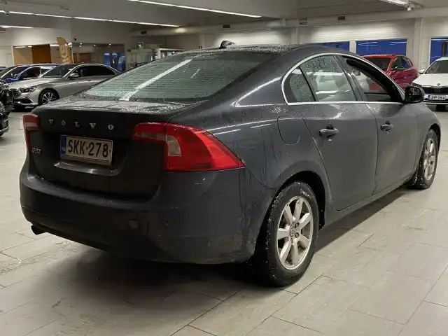 Harmaa Sedan, Volvo S60 – SKK-278