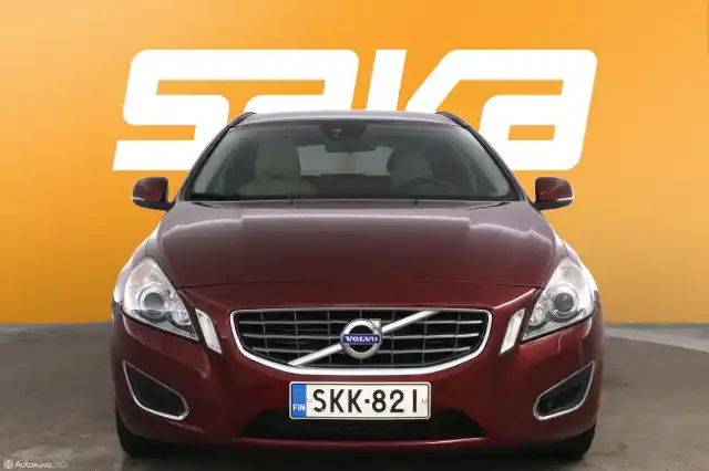 Punainen Farmari, Volvo V60 – SKK-821