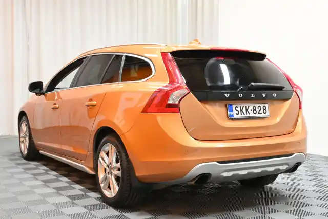 Oranssi Farmari, Volvo V60 – SKK-828