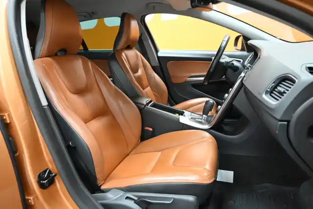 Oranssi Farmari, Volvo V60 – SKK-828