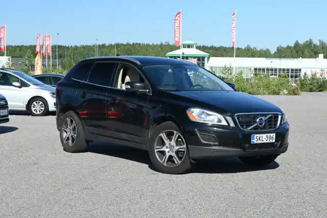 Musta Maastoauto, Volvo XC60 – SKL-396