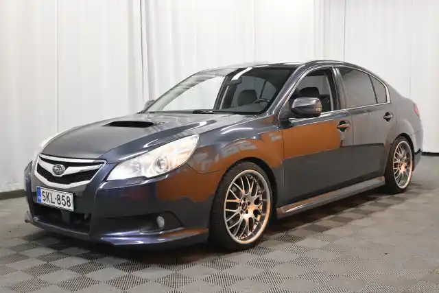 Harmaa Sedan, Subaru Legacy – SKL-858