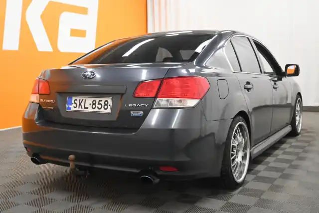 Harmaa Sedan, Subaru Legacy – SKL-858