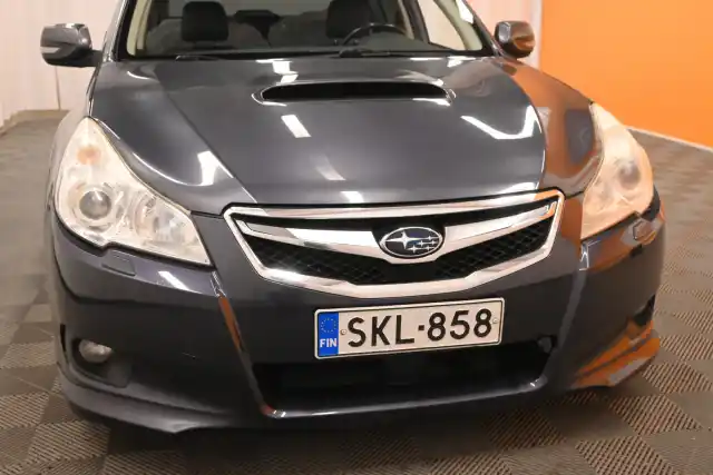 Harmaa Sedan, Subaru Legacy – SKL-858