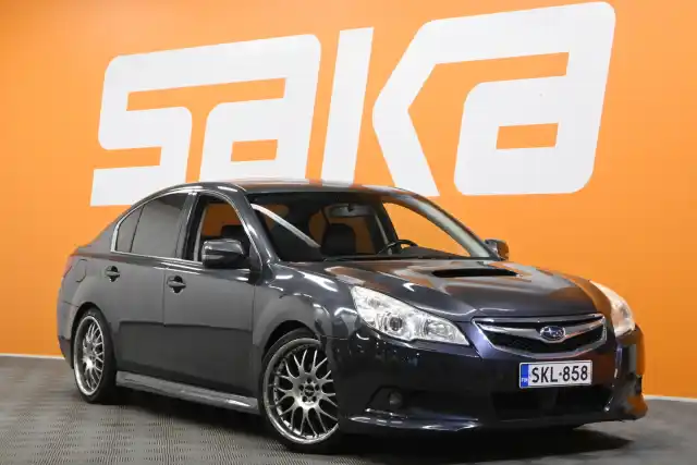 Harmaa Sedan, Subaru Legacy – SKL-858