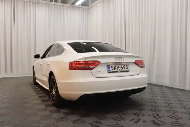 Valkoinen Viistoperä, Audi A5 – SKM-695