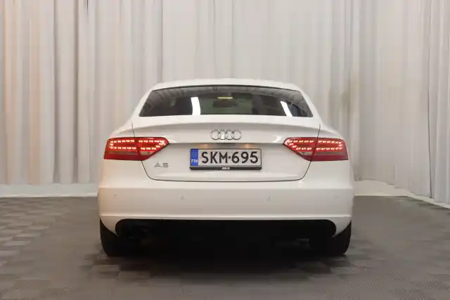 Valkoinen Viistoperä, Audi A5 – SKM-695