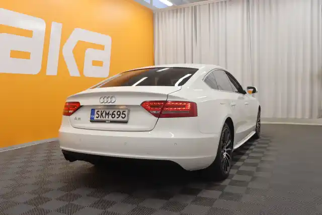 Valkoinen Viistoperä, Audi A5 – SKM-695