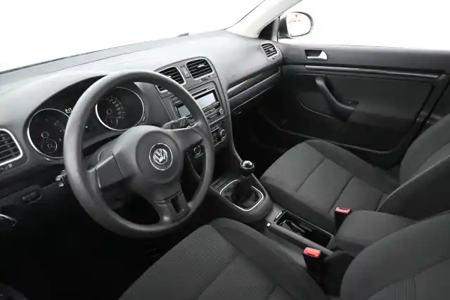 Harmaa Farmari, Volkswagen Golf – SKM-719