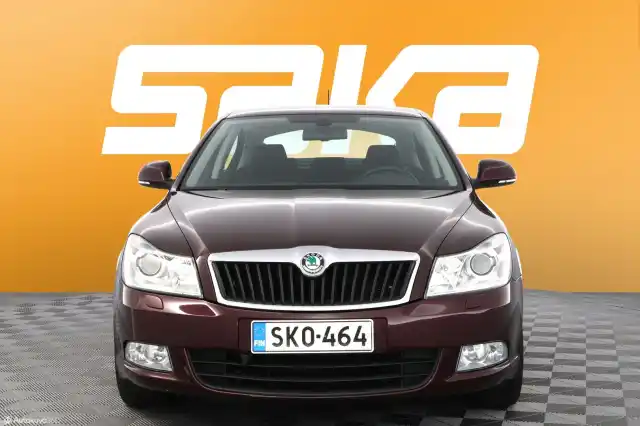 Punainen Sedan, Skoda Octavia – SKO-464