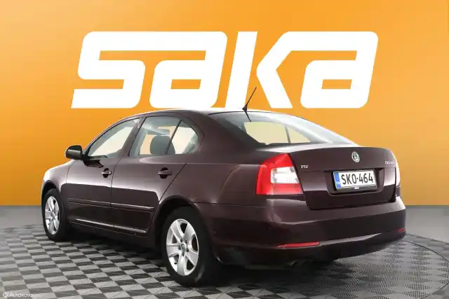 Punainen Sedan, Skoda Octavia – SKO-464