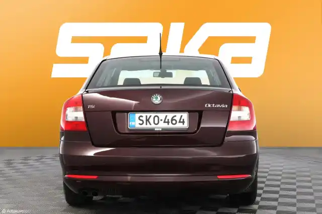 Punainen Sedan, Skoda Octavia – SKO-464