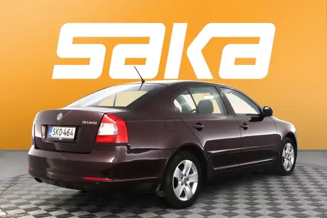 Punainen Sedan, Skoda Octavia – SKO-464