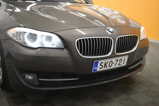 Ruskea (beige) Sedan, BMW 525 – SKO-721