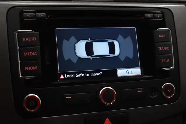 Ruskea Sedan, Volkswagen Passat – SKR-538