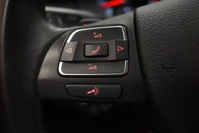 Ruskea Sedan, Volkswagen Passat – SKR-538