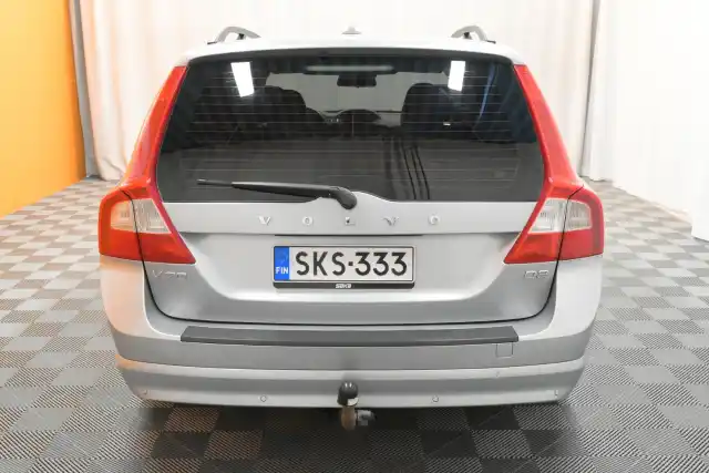 Harmaa Farmari, Volvo V70 – SKS-333