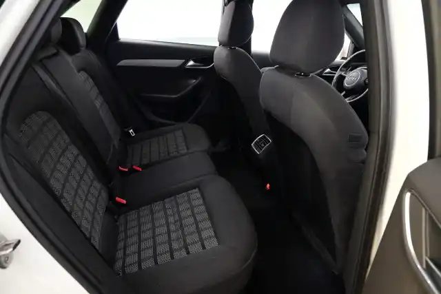 Valkoinen Maastoauto, Audi Q3 – SKS-482