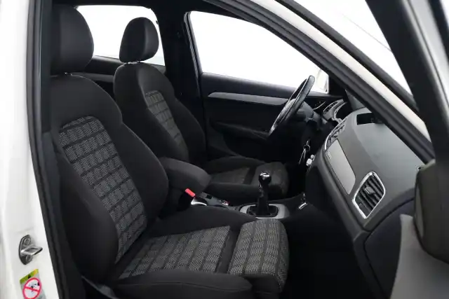 Valkoinen Maastoauto, Audi Q3 – SKS-482