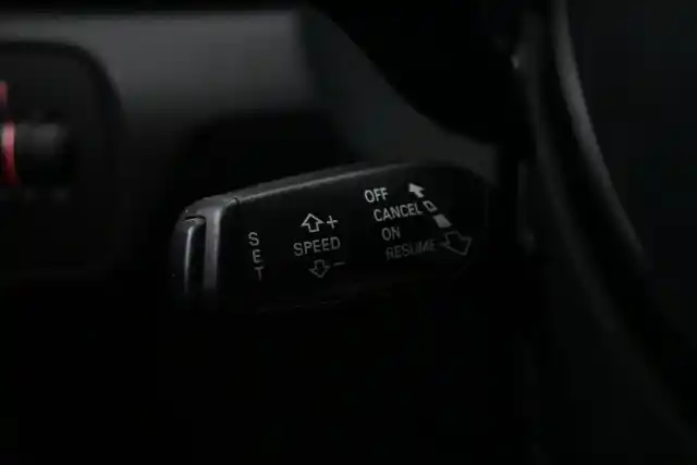 Valkoinen Maastoauto, Audi Q3 – SKS-482