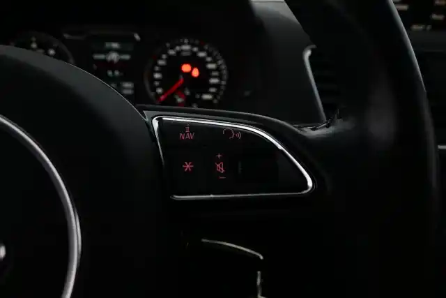 Valkoinen Maastoauto, Audi Q3 – SKS-482