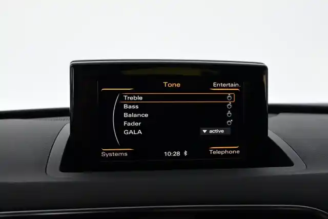 Valkoinen Maastoauto, Audi Q3 – SKS-482