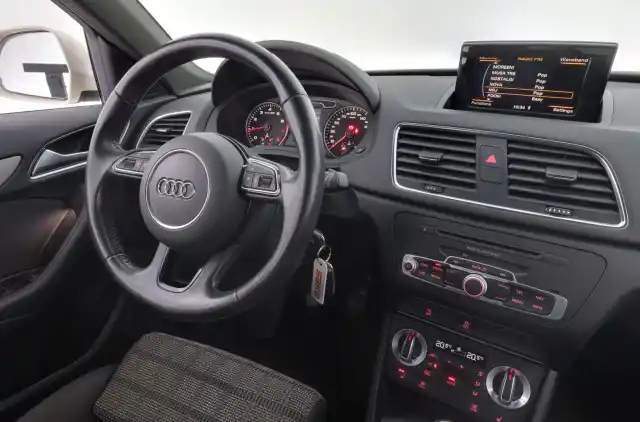 Valkoinen Maastoauto, Audi Q3 – SKS-482