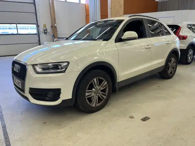 Valkoinen Maastoauto, Audi Q3 – SKS-482