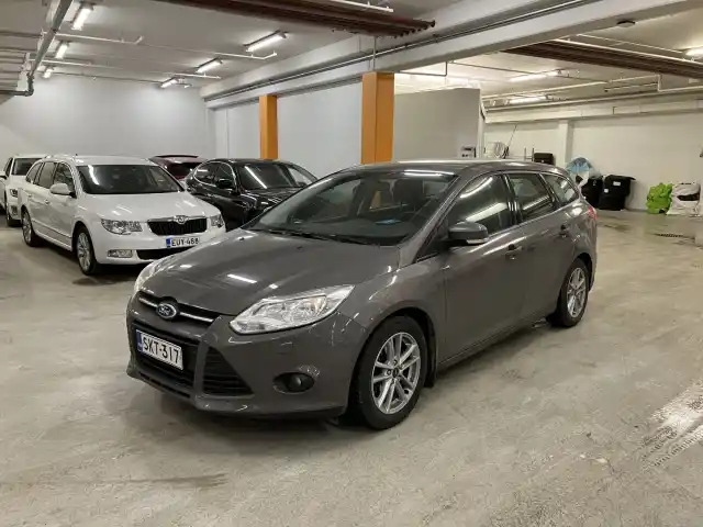 Ruskea (beige) Farmari, Ford Focus – SKT-317
