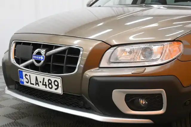 Ruskea Farmari, Volvo XC70 – SLA-489