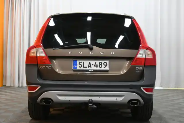 Ruskea Farmari, Volvo XC70 – SLA-489