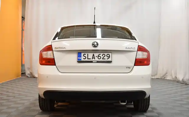 Valkoinen Sedan, Skoda Rapid – SLA-629