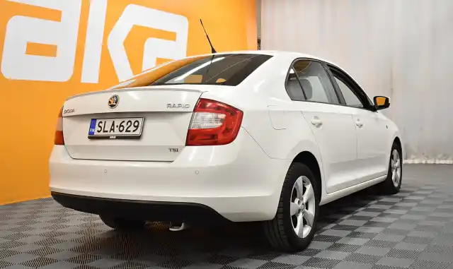 Valkoinen Sedan, Skoda Rapid – SLA-629