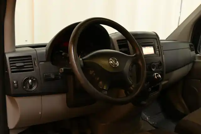 Musta Pakettiauto, Volkswagen Crafter – SLA-932