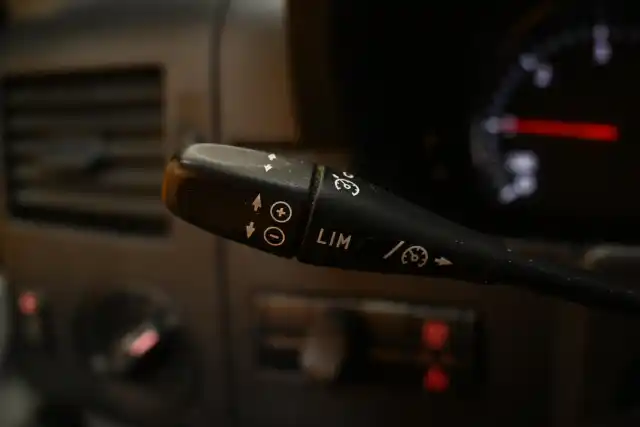 Musta Pakettiauto, Volkswagen Crafter – SLA-932