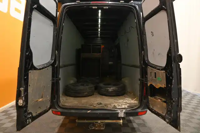 Musta Pakettiauto, Volkswagen Crafter – SLA-932