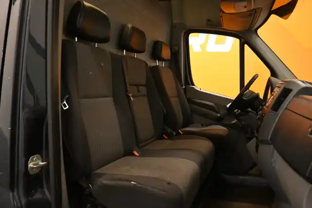 Musta Pakettiauto, Volkswagen Crafter – SLA-932
