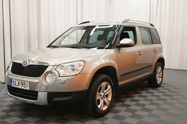 Ruskea Maastoauto, Skoda Yeti – SLA-951