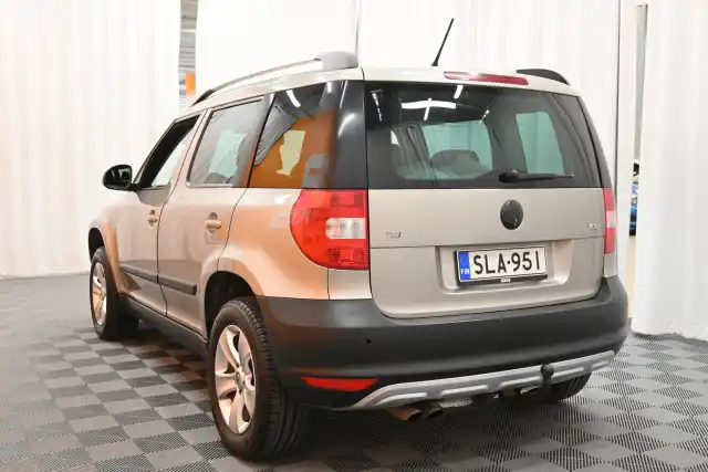 Ruskea Maastoauto, Skoda Yeti – SLA-951